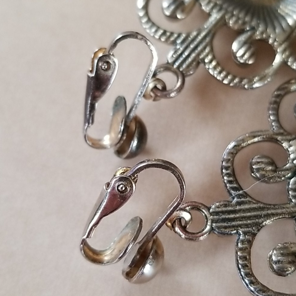 Vintage 1960s Hippie Faux Pearl and Rhinestone Antique Goldtone Clip Earrings - Picture 10 of 11